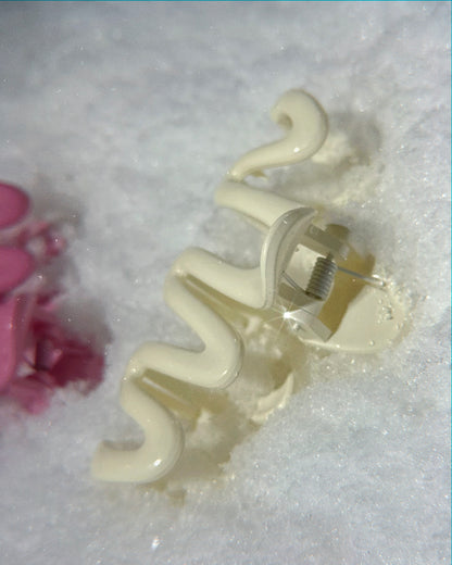 Wavy Babi Claw Clips