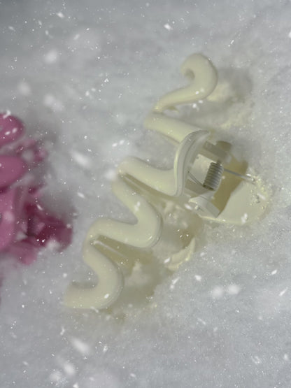 Wavy Babi Claw Clips